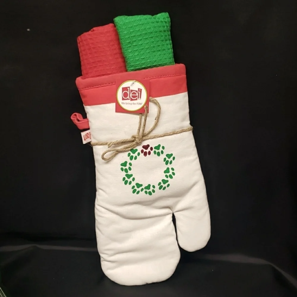 Dennis East International NWT Paw Print Design Oven Mit with Two Kitchen Towels